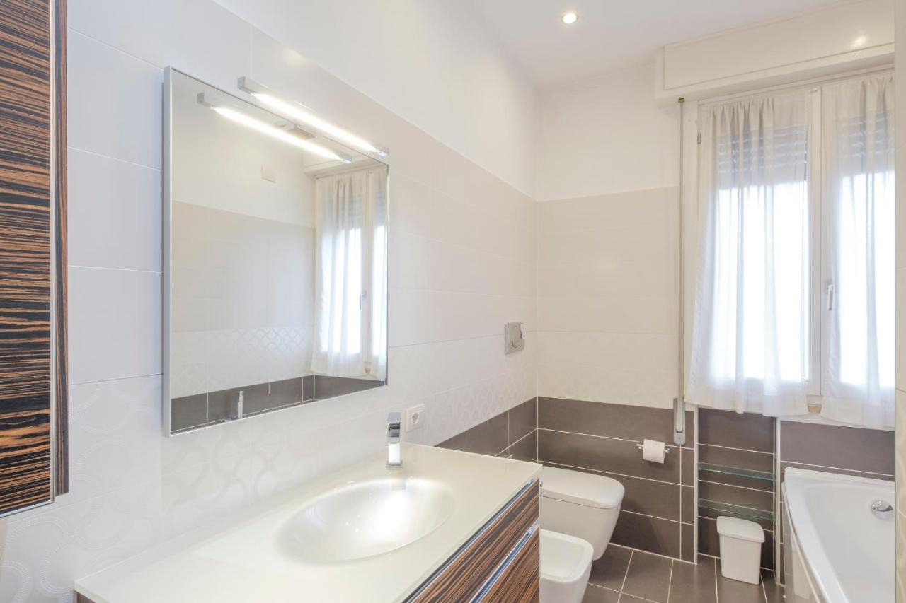 Aura Home Sirmione - 2 Bedrooms Apartment Екстер'єр фото